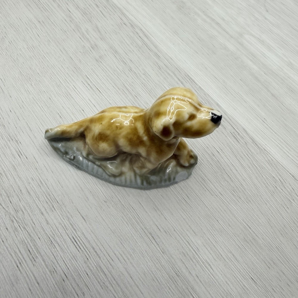 Wade England Porcelain Dog Figurine Golden Retriever Spaniel Oval Base 2 inch